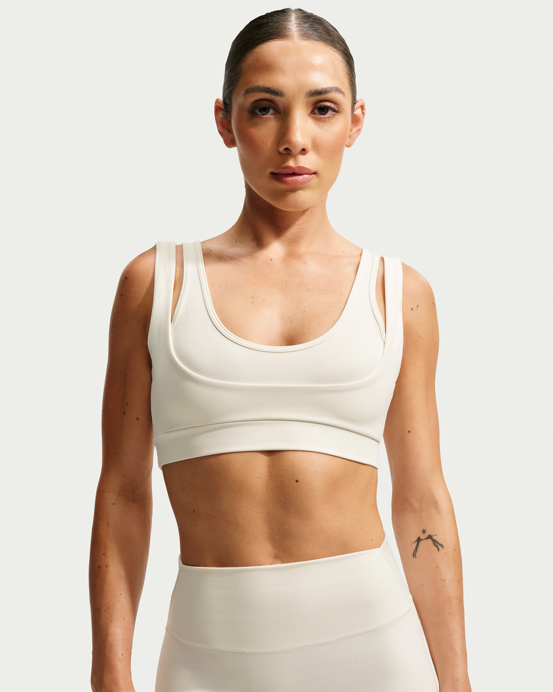 NIKE公式】NikeSKIMS Matte ウィメンズ ダブルストラップ スクープ